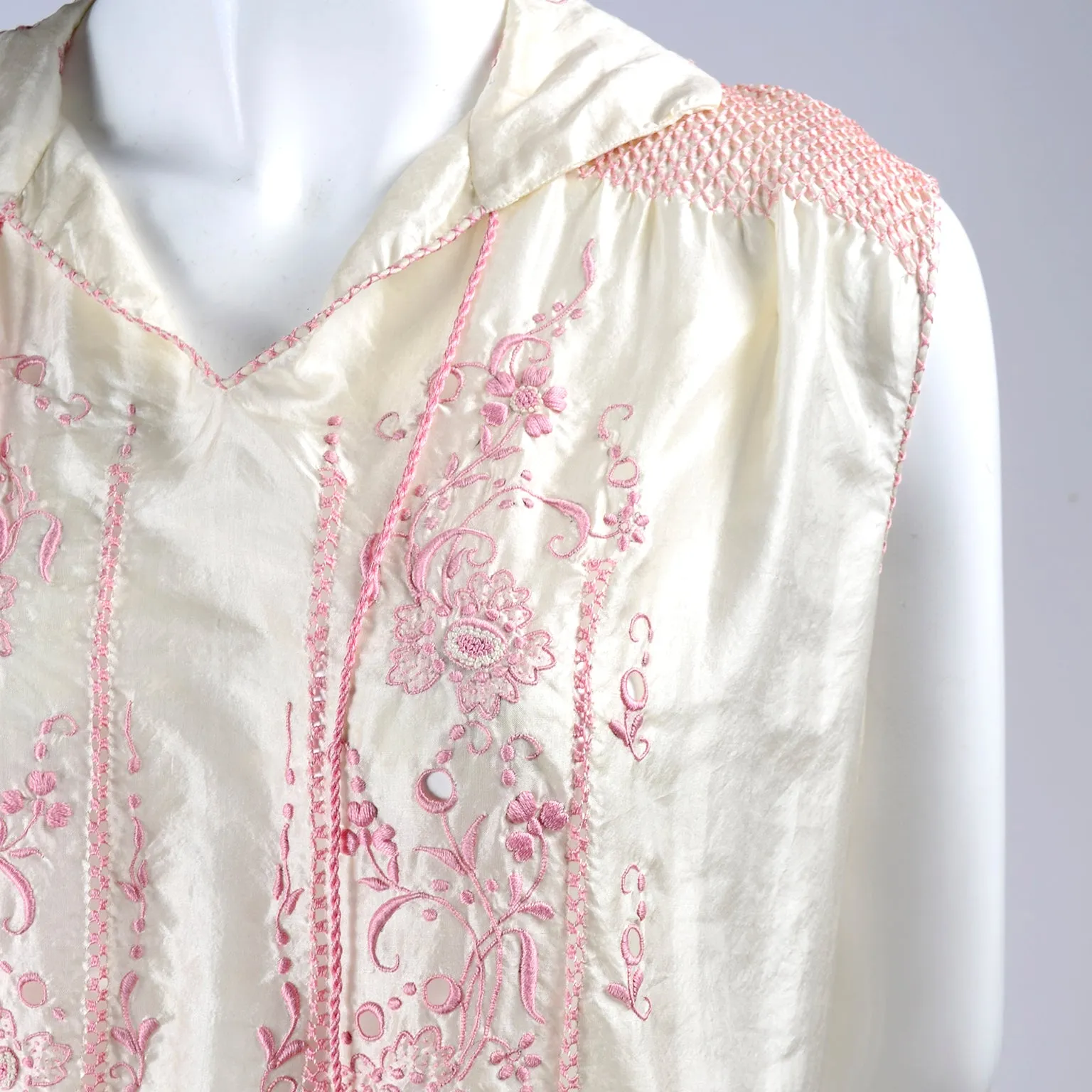 Bohemian 1920s Vintage Dress in Ivory Silk With Pink Embroidery