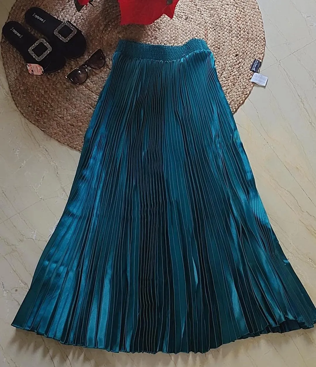 Pleated skirt long length