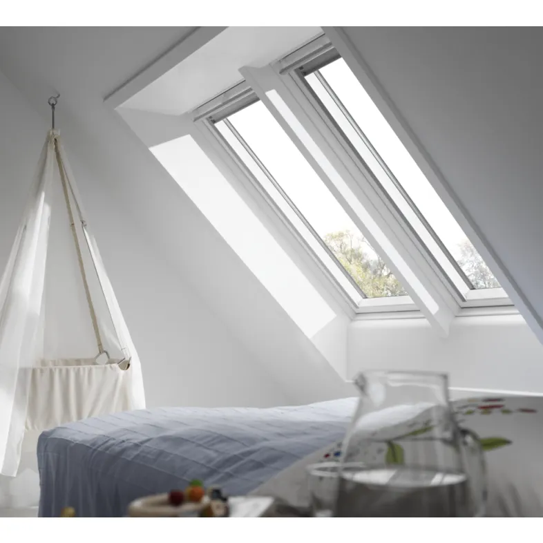 VELUX GGL FK06 2067 High Energy Efficiency Glazing White Painted Centre-Pivot Window (66 x 118 cm)