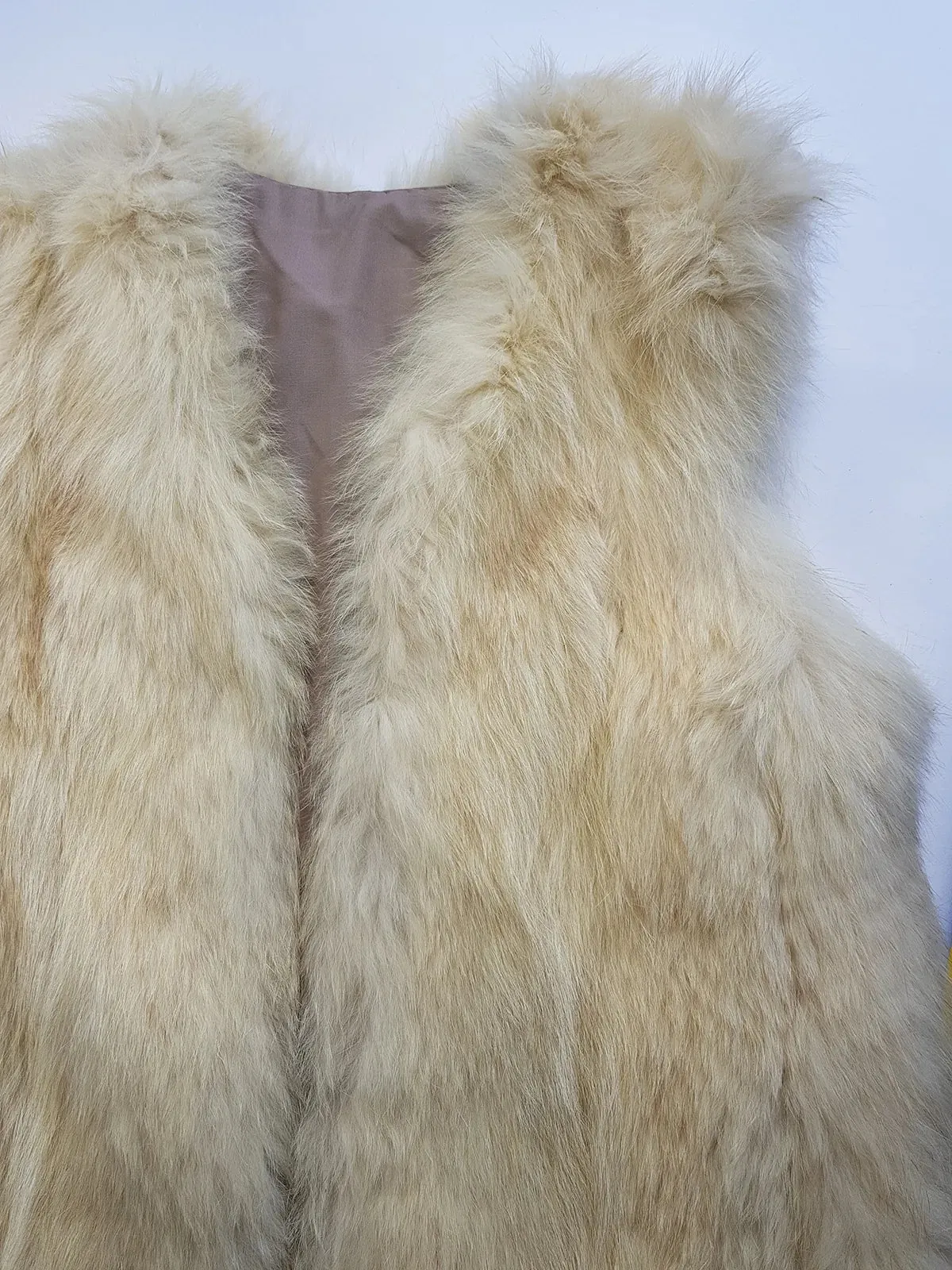 Vintage 1970s Plush Fox Fur Vest in Off-White - Soft & Dreamy - Very Kate Moss at Glastonbury - Indie Sleaze